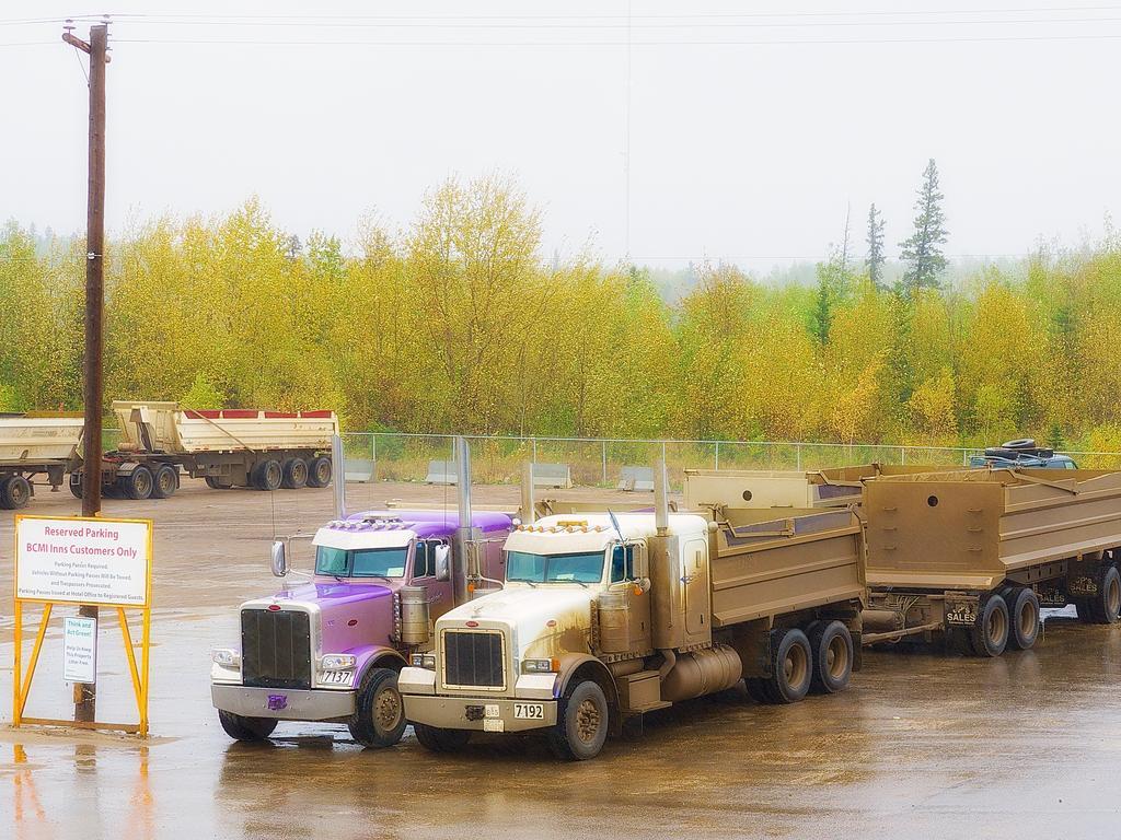 Bcminns - Fort Mcmurray - Rusty'S Exteriör bild